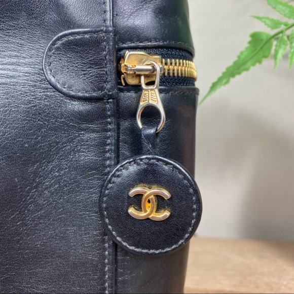 SOLD Chanel Timeless Vintage Vanity Case - Picture 10 of 16